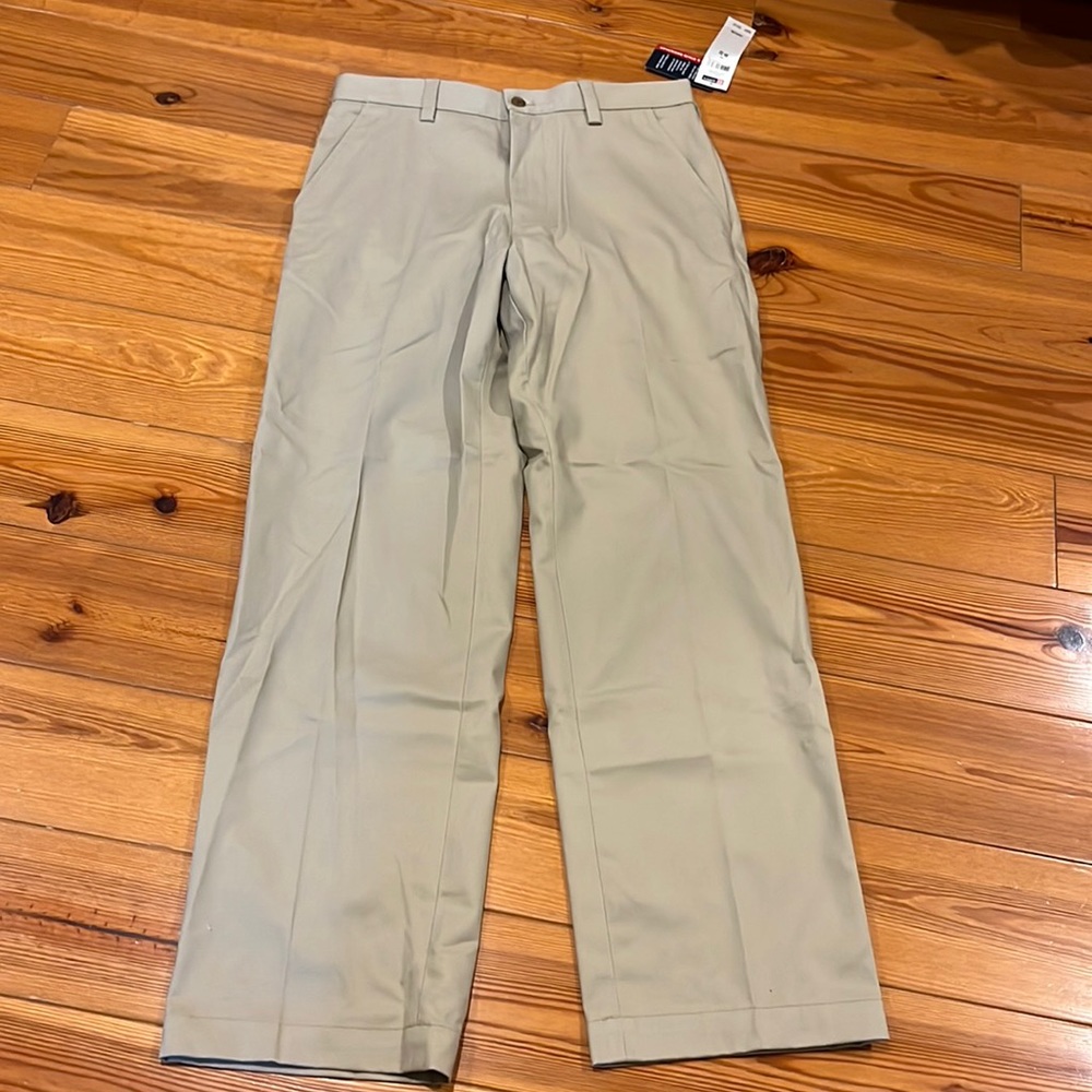 Chaps khaki 30/32 NWT